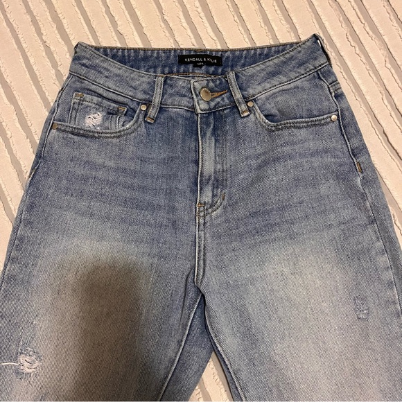 Kendall and Kylie Distressed Jeans - Picture 4 of 9